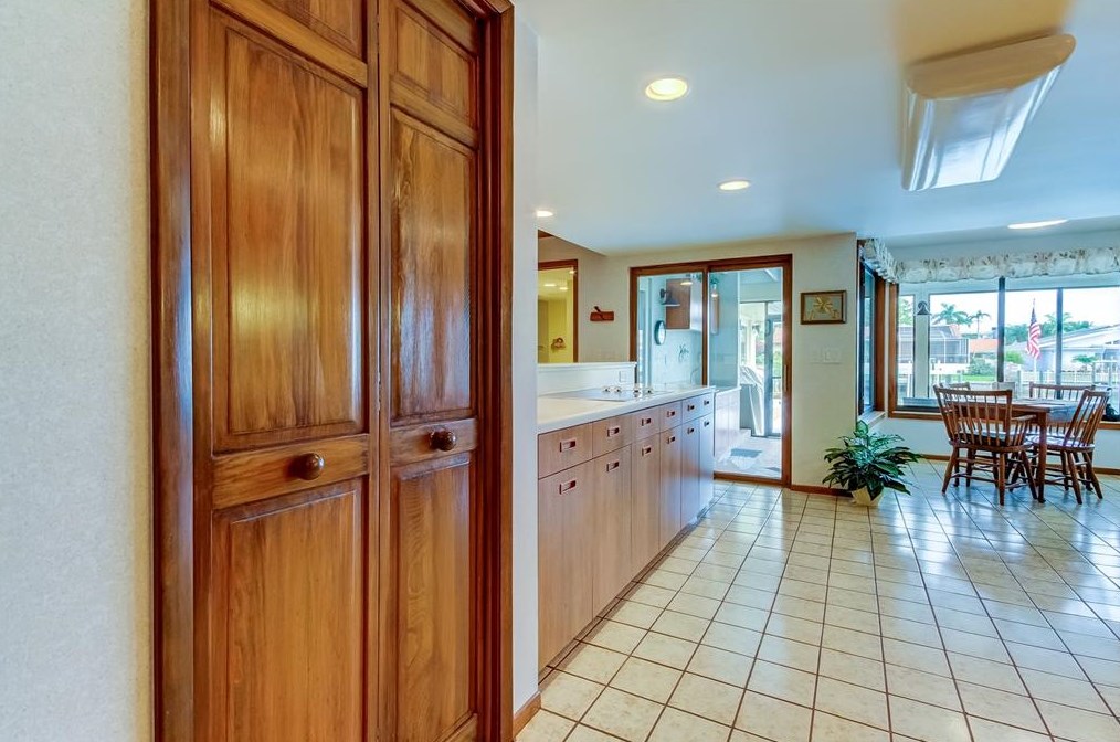 4981 61 Ave, Saint Petersburg FL  33712-4921 exterior