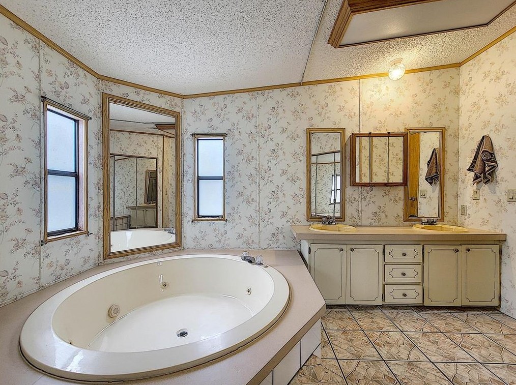 13910 Parkwood St, Port Richey FL  34669-3936 exterior