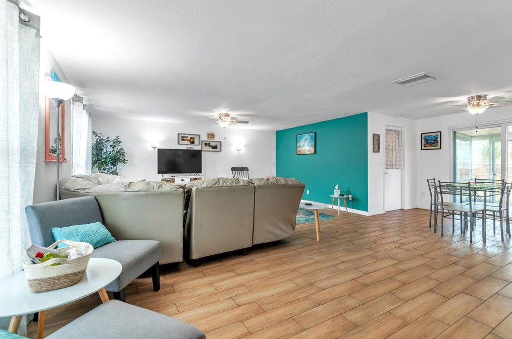 1309 Ironworks Ln, Tarpon Springs FL  34689-2935 exterior