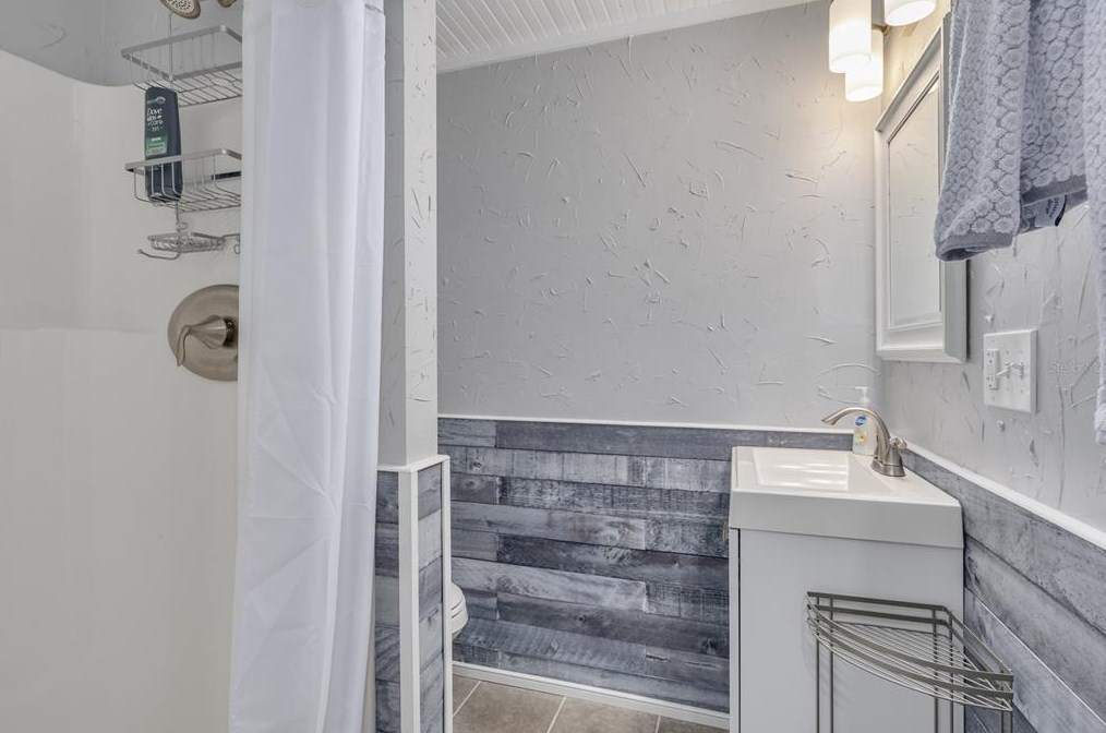 1451 Bookman Dr, Tarpon Springs FL  34690-6240 exterior