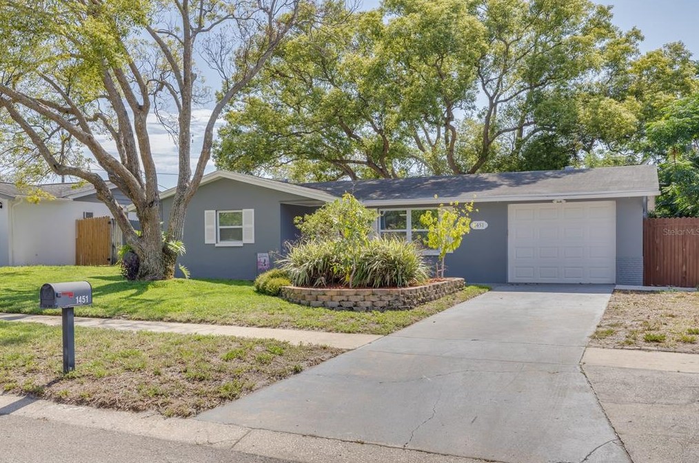 1451 Bookman Dr, Tarpon Springs FL  34690-6240 exterior