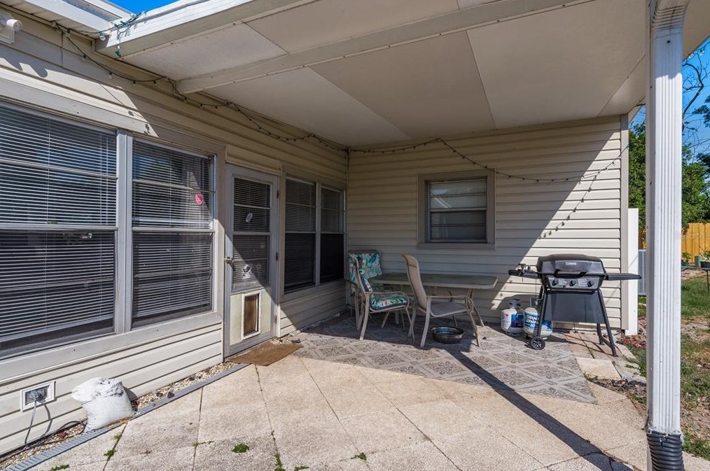 1709 Carnegie Cir, Tampa FL 33619-5623 exterior