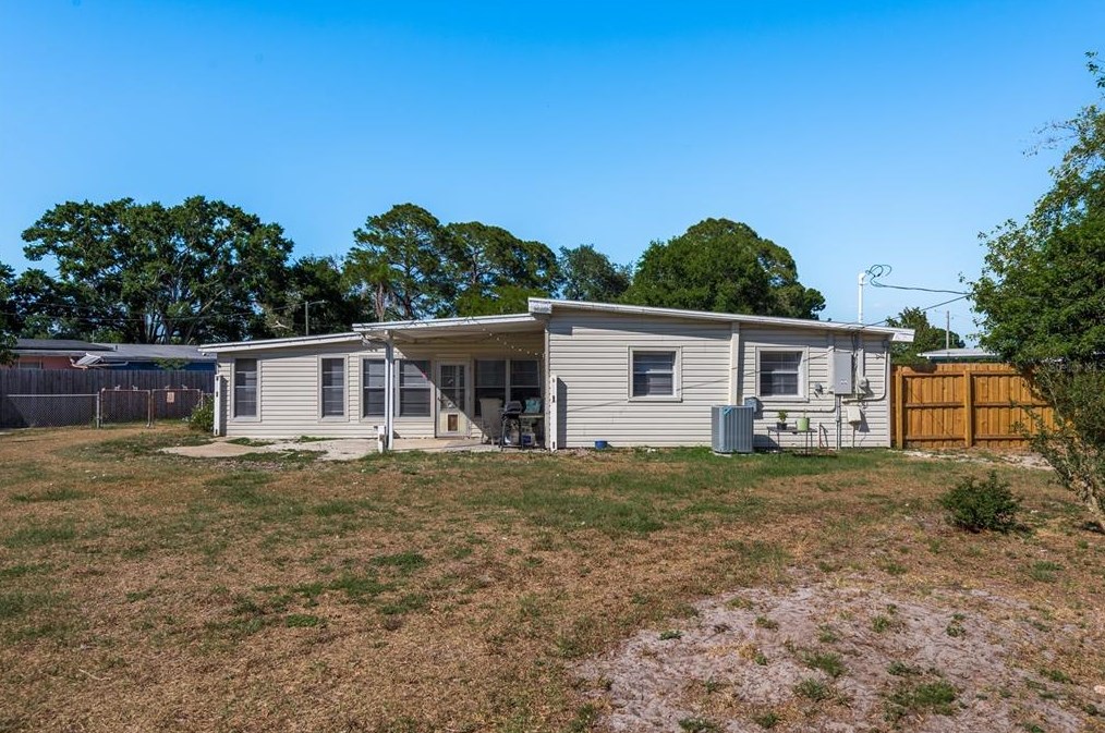 1709 Carnegie Cir, Tampa FL 33619-5623 exterior