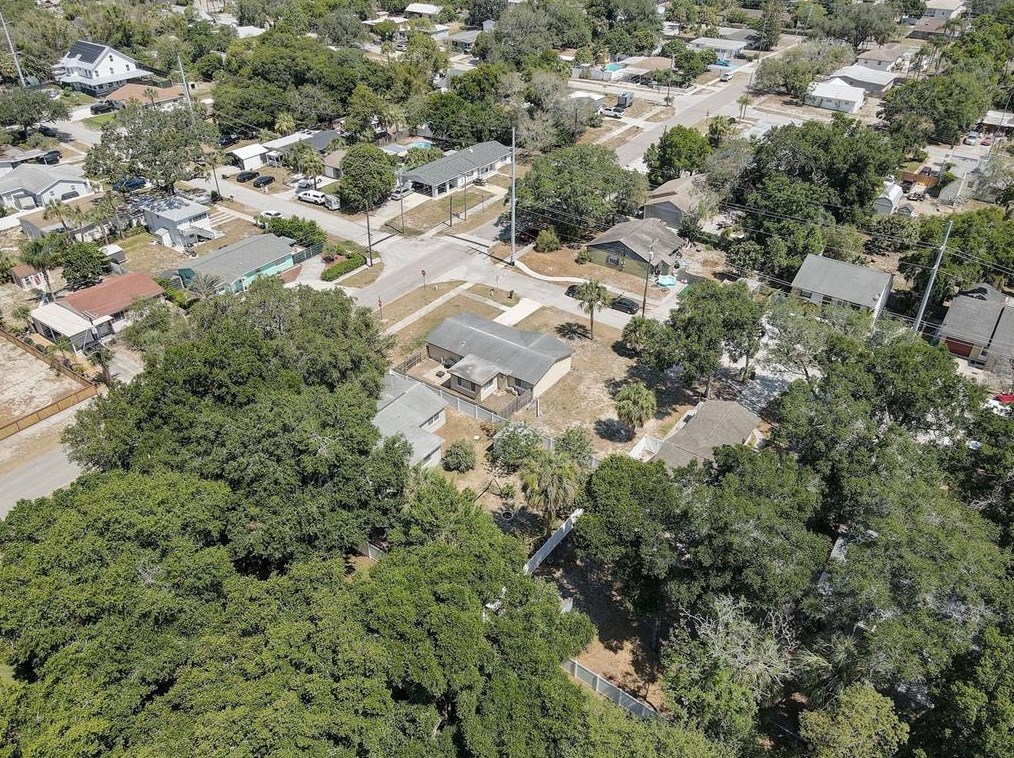 700 Cypress St, Tarpon Springs FL  34689-4215 exterior