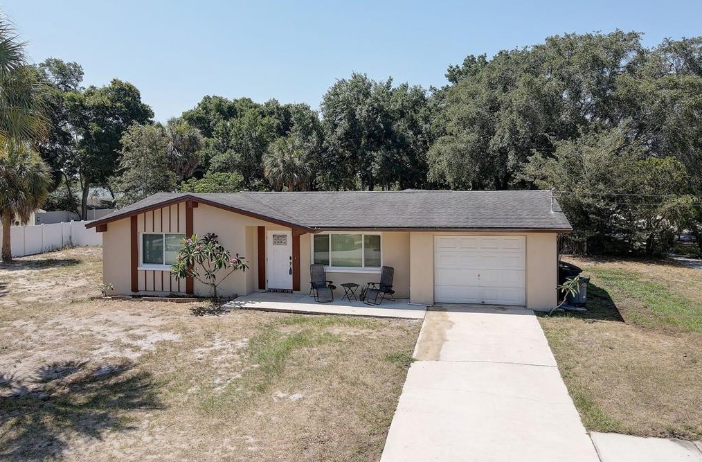 700 Cypress St, Tarpon Springs FL  34689-4215 exterior