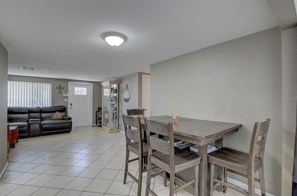 700 Cypress St, Tarpon Springs FL  34689-4215 exterior