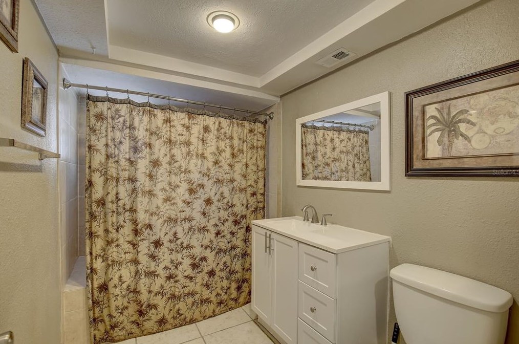 700 Cypress St, Tarpon Springs FL  34689-4215 exterior