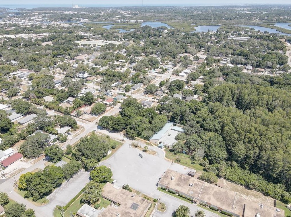 700 Cypress St, Tarpon Springs FL  34689-4215 exterior