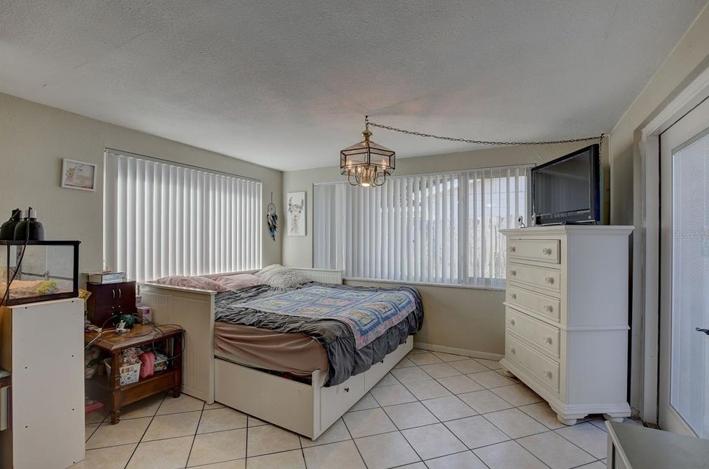 700 Cypress St, Tarpon Springs FL  34689-4215 exterior