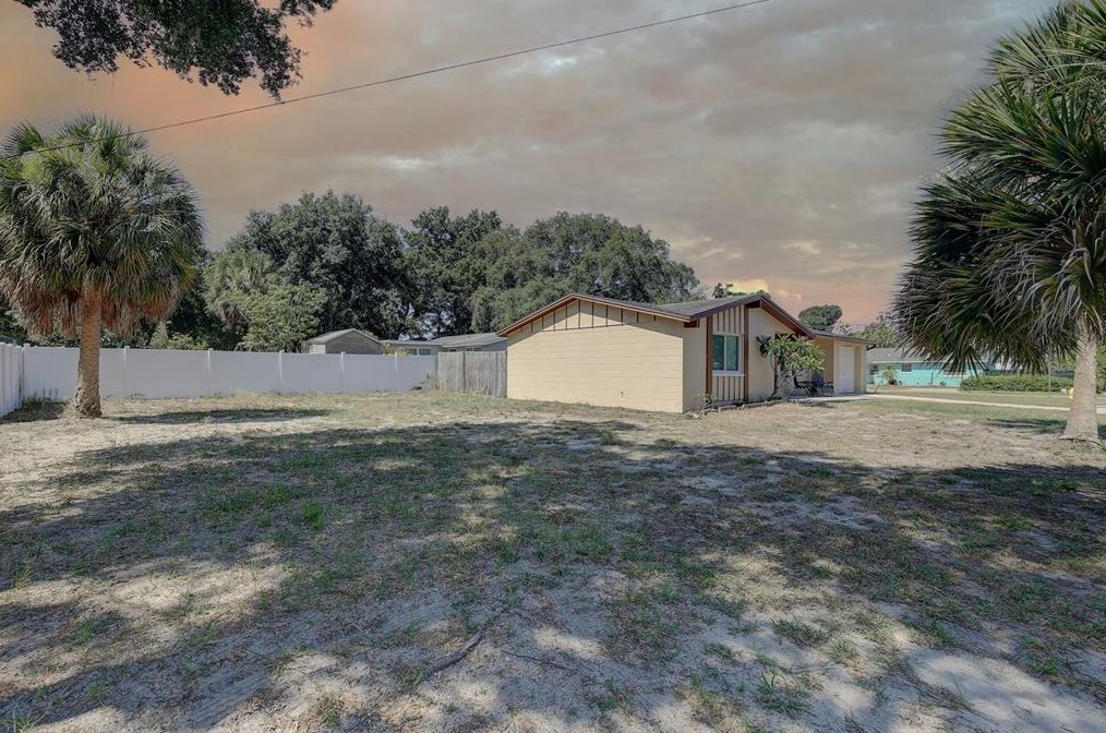 700 Cypress St, Tarpon Springs FL  34689-4215 exterior