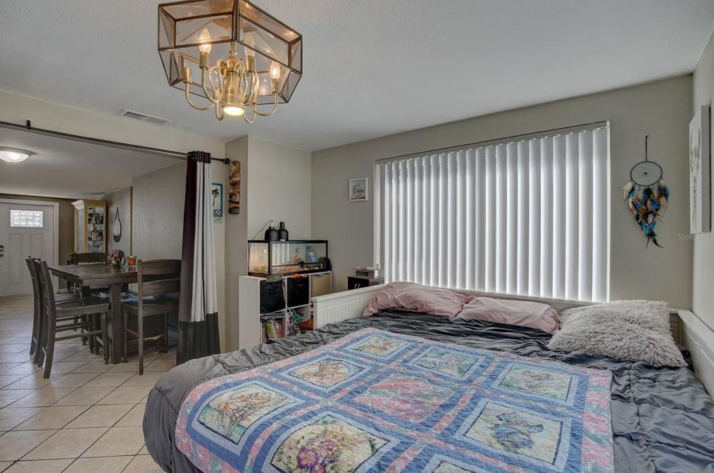 700 Cypress St, Tarpon Springs FL  34689-4215 exterior