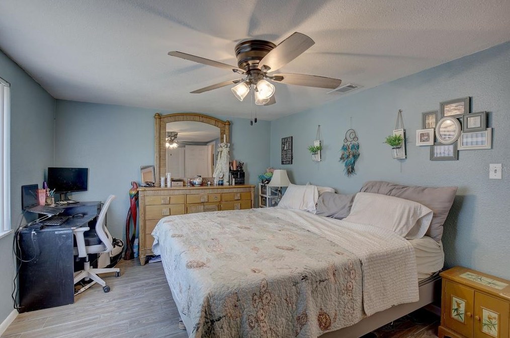 700 Cypress St, Tarpon Springs FL  34689-4215 exterior