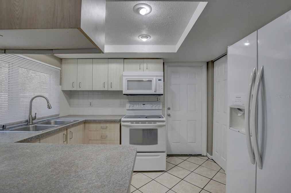 700 Cypress St, Tarpon Springs FL  34689-4215 exterior