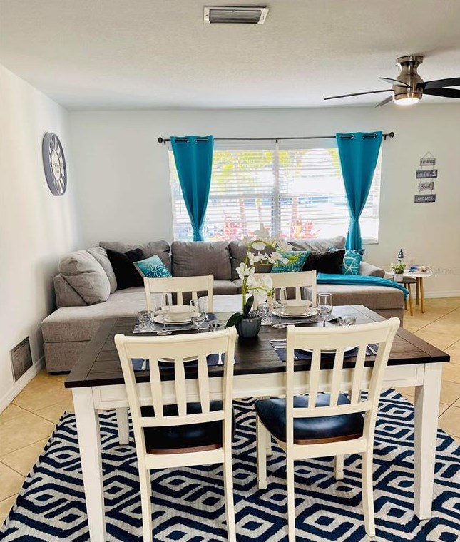 527 Chevy Chase Dr, Sarasota FL 34243-1317 exterior