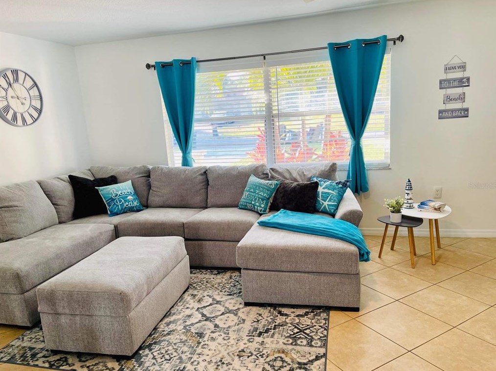 527 Chevy Chase Dr, Sarasota FL 34243-1317 exterior