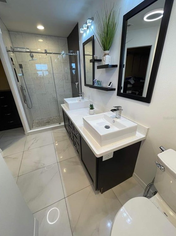 527 Chevy Chase Dr, Sarasota FL 34243-1317 exterior