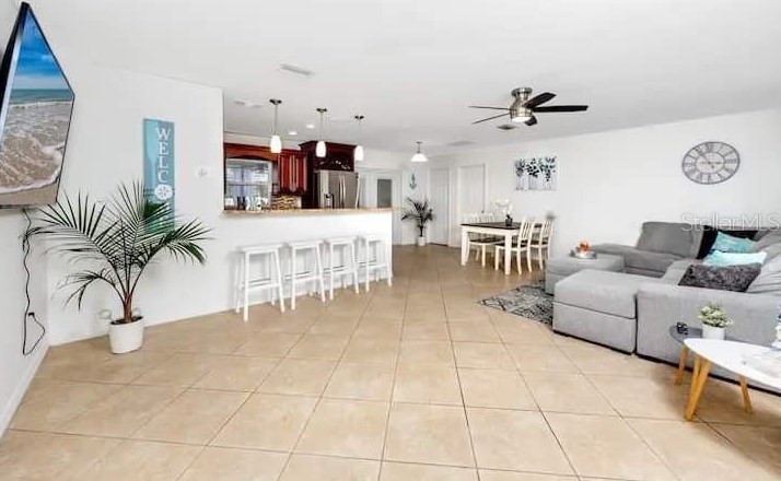 527 Chevy Chase Dr, Sarasota FL 34243-1317 exterior