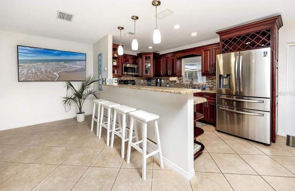 527 Chevy Chase Dr, Sarasota FL 34243-1317 exterior