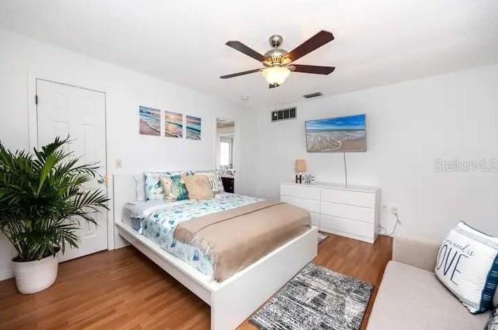 527 Chevy Chase Dr, Sarasota FL 34243-1317 exterior