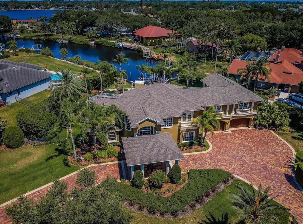 1303 Jasmine Ave, Tarpon Springs FL  34689-5230 exterior