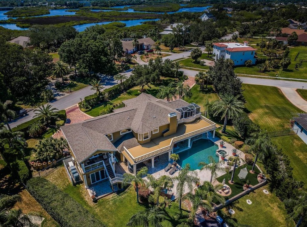 1303 Jasmine Ave, Tarpon Springs FL  34689-5230 exterior