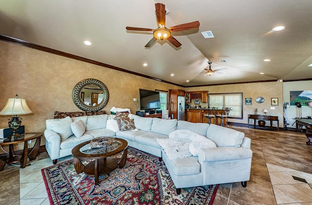 1303 Jasmine Ave, Tarpon Springs FL  34689-5230 exterior