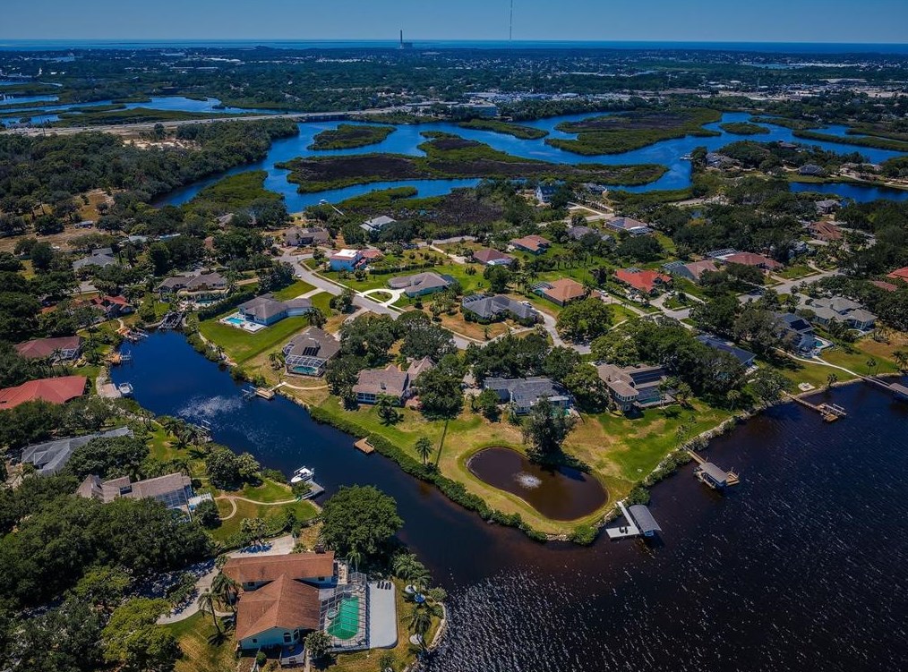 1303 Jasmine Ave, Tarpon Springs FL  34689-5230 exterior