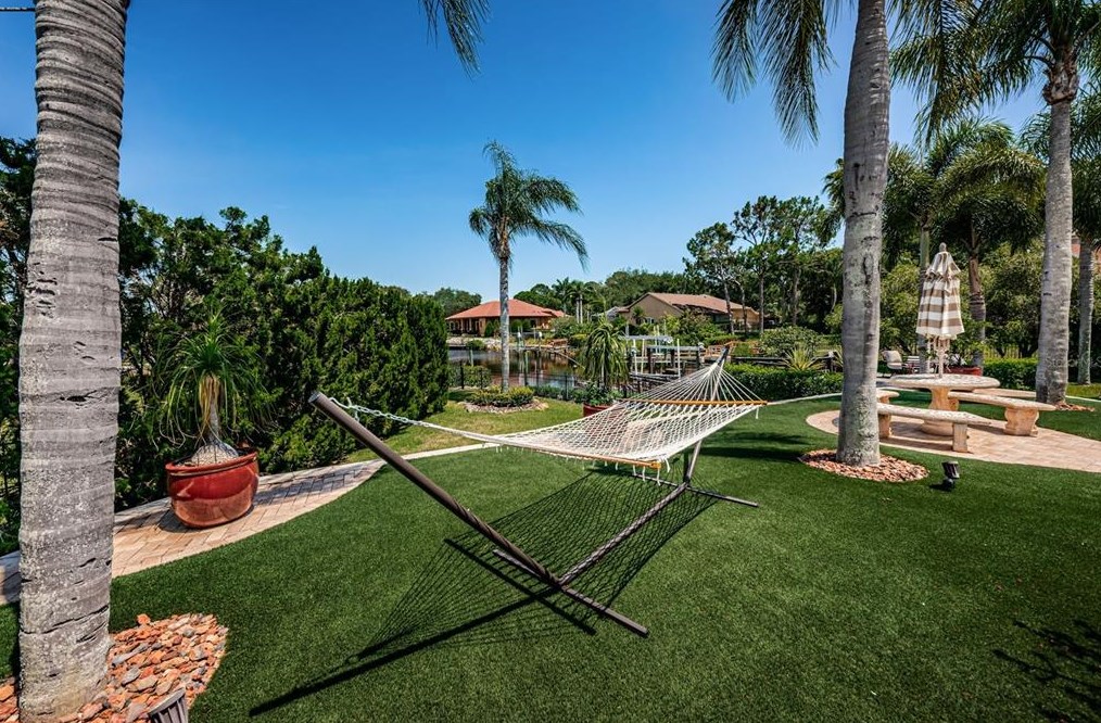 1303 Jasmine Ave, Tarpon Springs FL  34689-5230 exterior