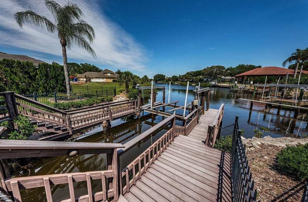 1303 Jasmine Ave, Tarpon Springs FL  34689-5230 exterior