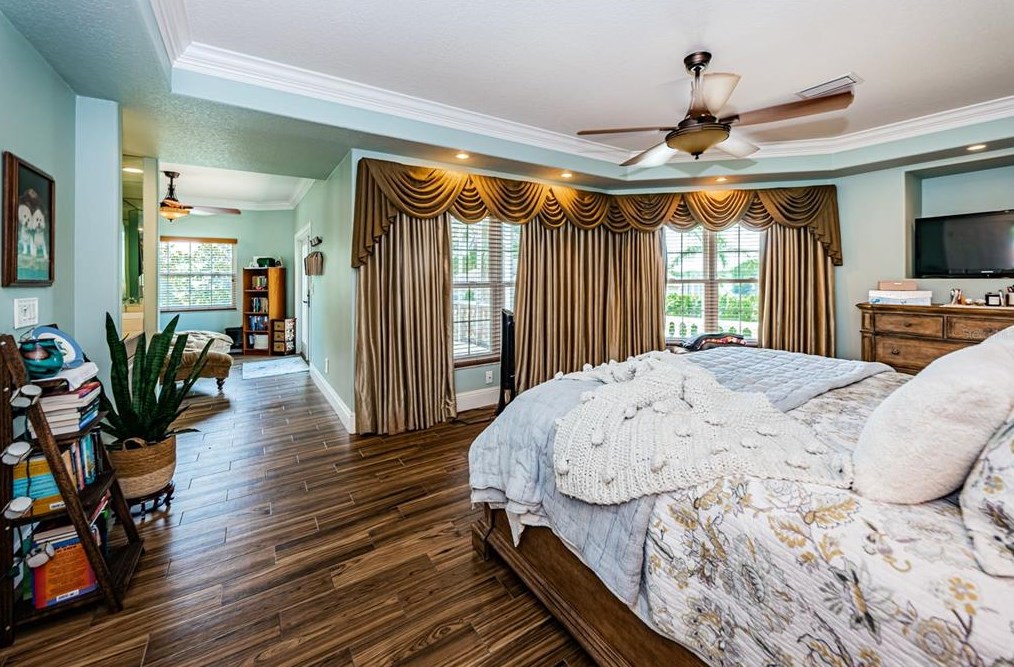 1303 Jasmine Ave, Tarpon Springs FL  34689-5230 exterior