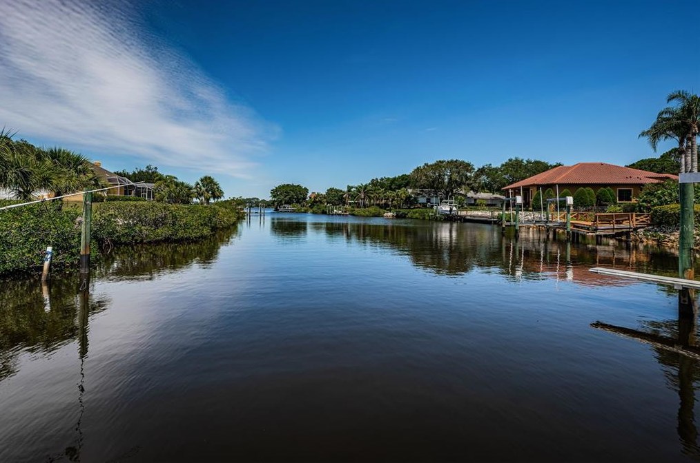 1303 Jasmine Ave, Tarpon Springs FL  34689-5230 exterior