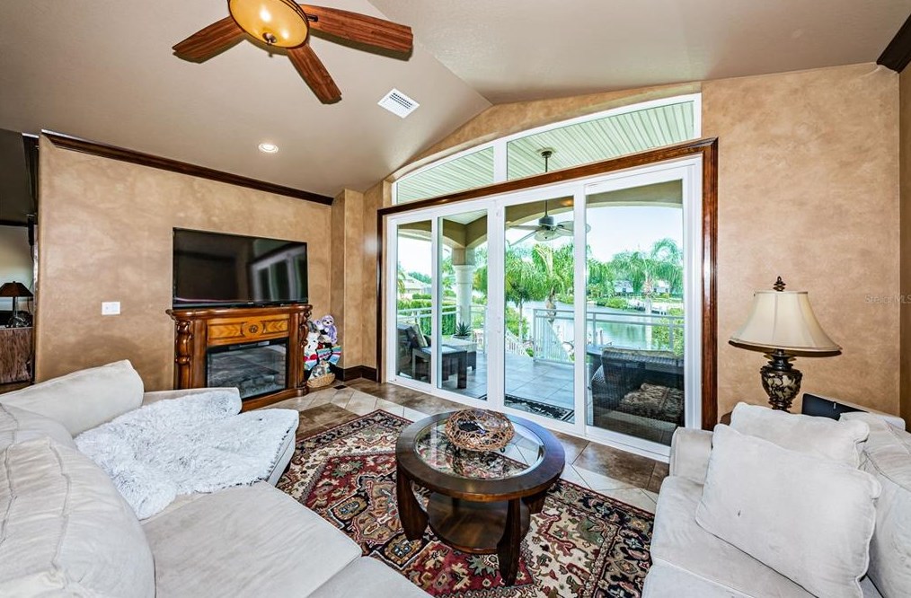 1303 Jasmine Ave, Tarpon Springs FL  34689-5230 exterior