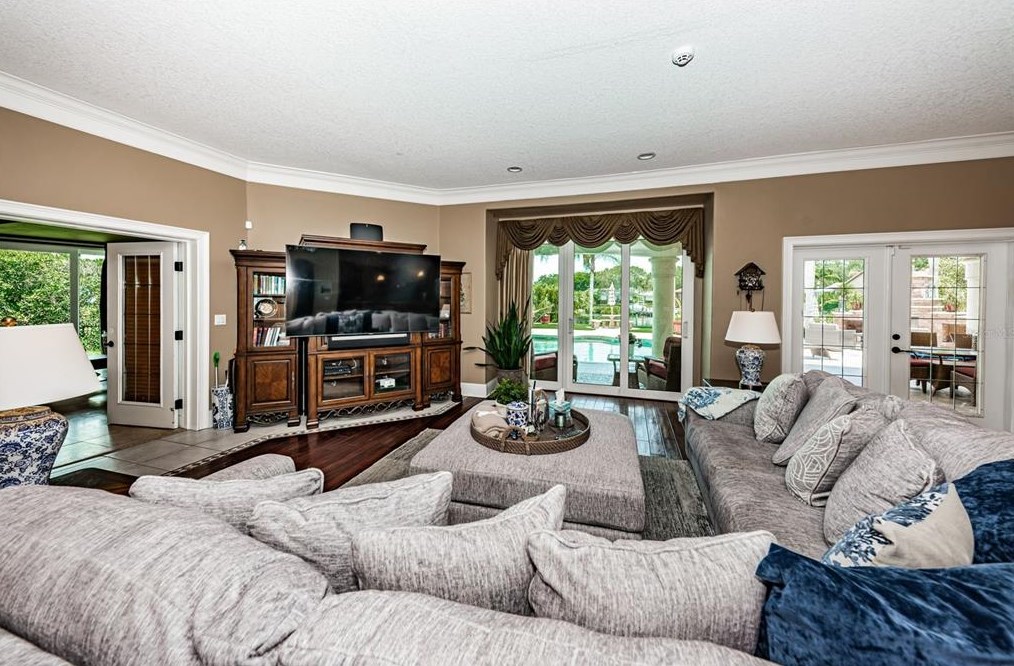 1303 Jasmine Ave, Tarpon Springs FL  34689-5230 exterior