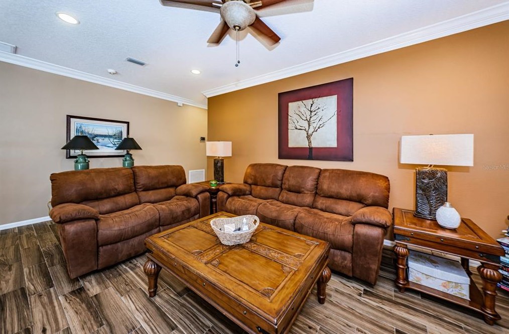 1303 Jasmine Ave, Tarpon Springs FL  34689-5230 exterior