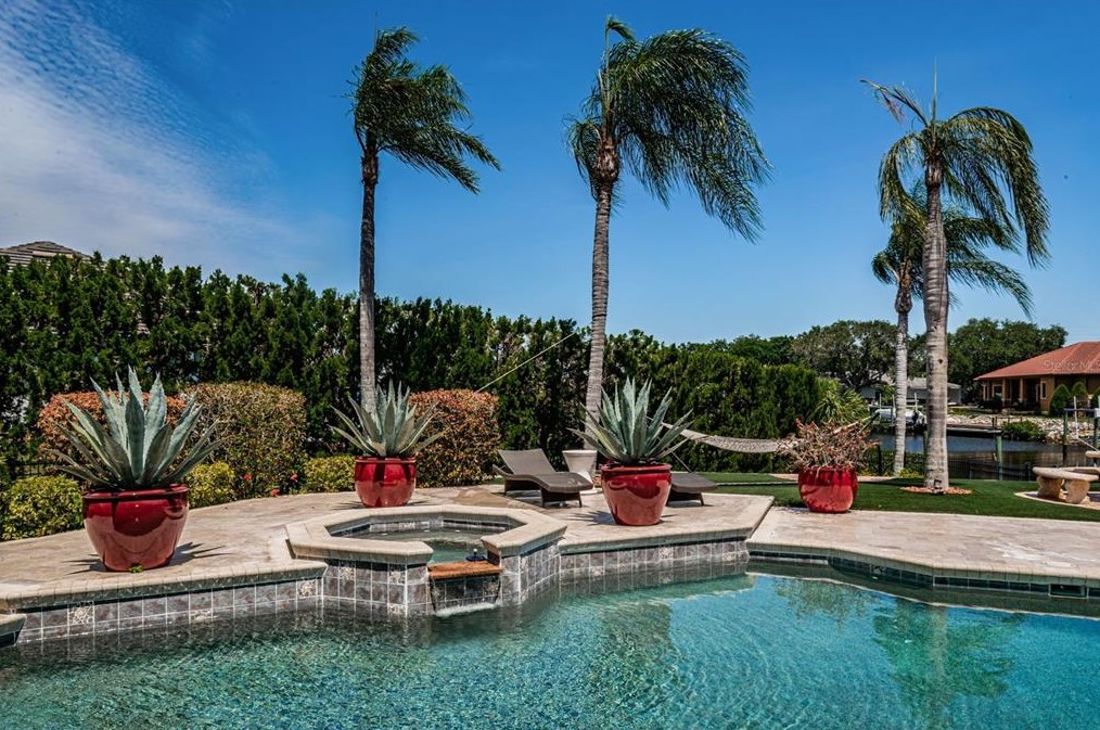 1303 Jasmine Ave, Tarpon Springs FL  34689-5230 exterior