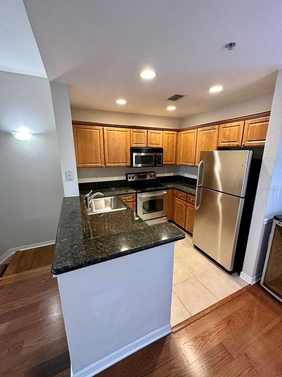 5213 Beach Breeze Ct, Tampa FL  33609-2444 exterior