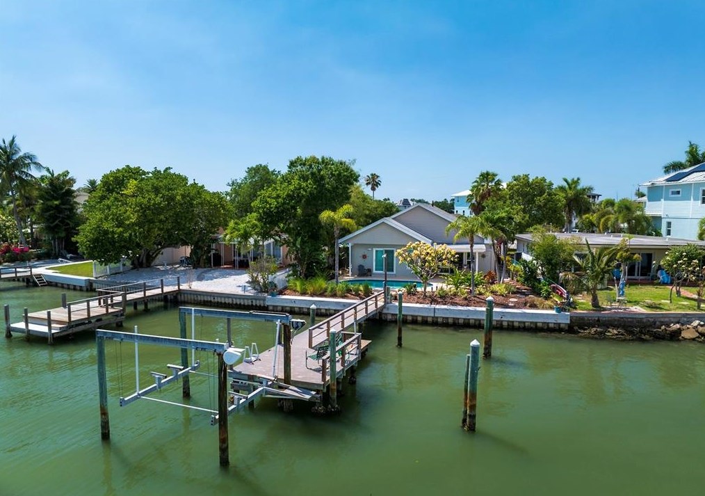 437 18 Ave, Belleair Beach FL  33785-2921 exterior
