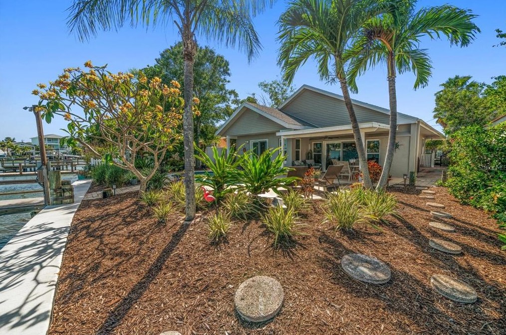 437 18 Ave, Belleair Beach FL  33785-2921 exterior