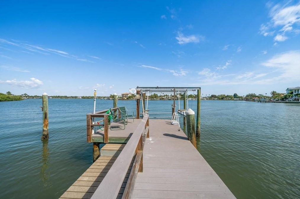 437 18 Ave, Belleair Beach FL  33785-2921 exterior