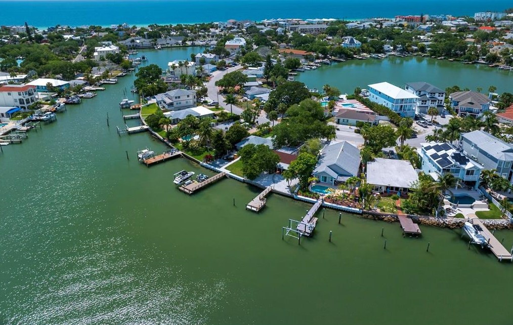 437 18 Ave, Belleair Beach FL  33785-2921 exterior