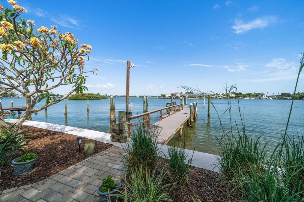 437 18 Ave, Belleair Beach FL  33785-2921 exterior