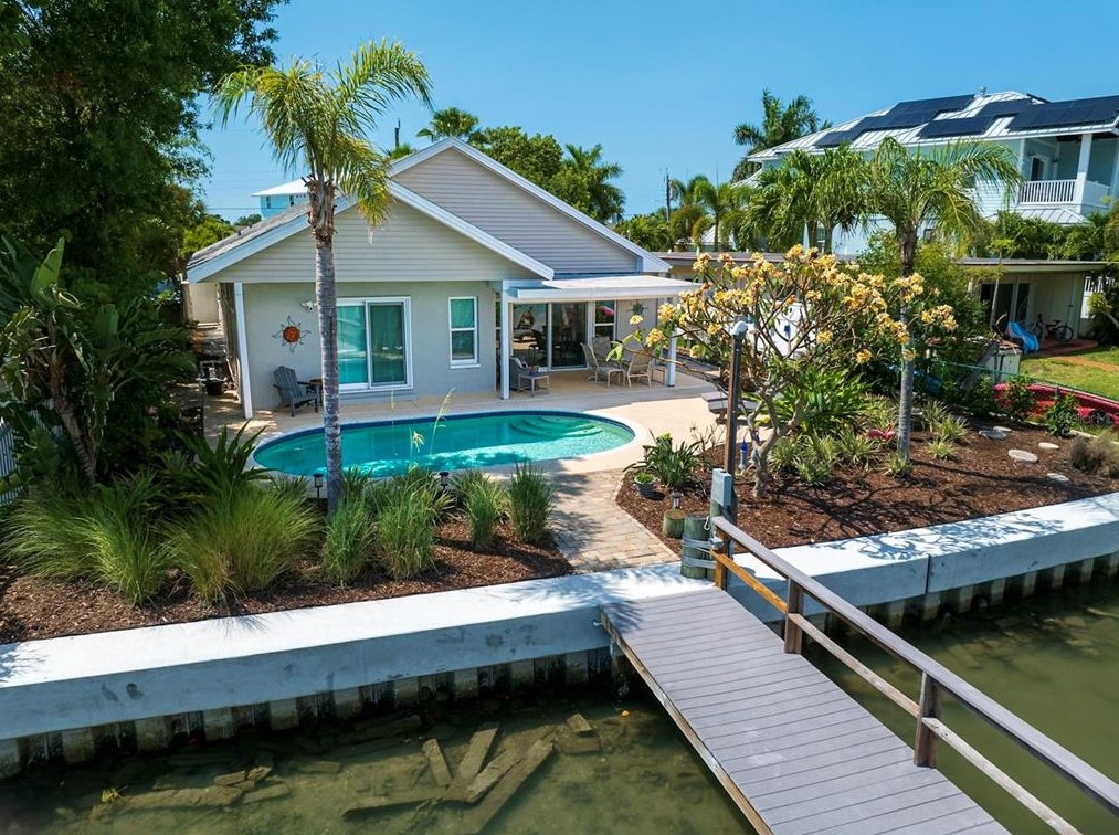 437 18 Ave, Belleair Beach FL  33785-2921 exterior