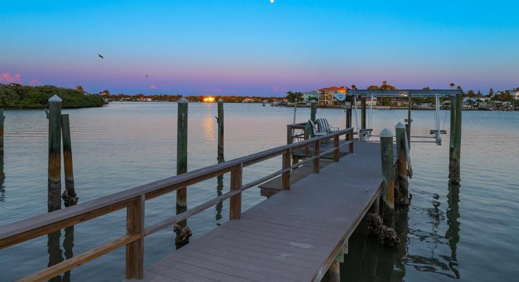 437 18 Ave, Belleair Beach FL  33785-2921 exterior