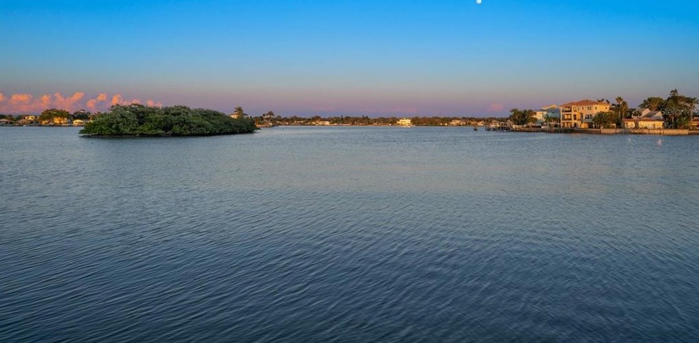 437 18th Ave, Belleair Beach FL  33785-2921 exterior