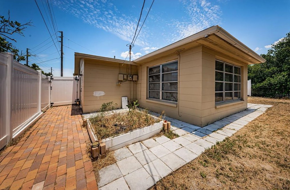 4846 Gaslight Ave, Tarpon Springs FL  exterior