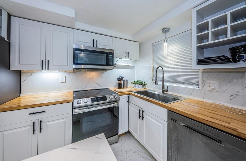 4846 Gaslight Ave, Tarpon Springs FL  exterior