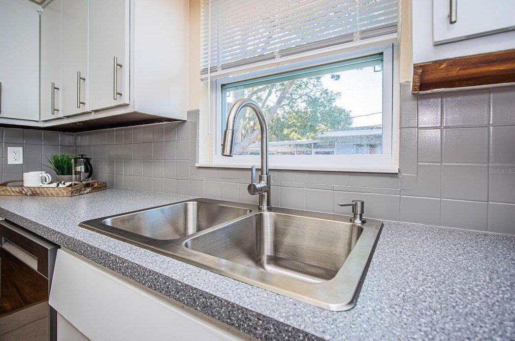 6650 31 Ter Ct, Saint Petersburg FL  exterior