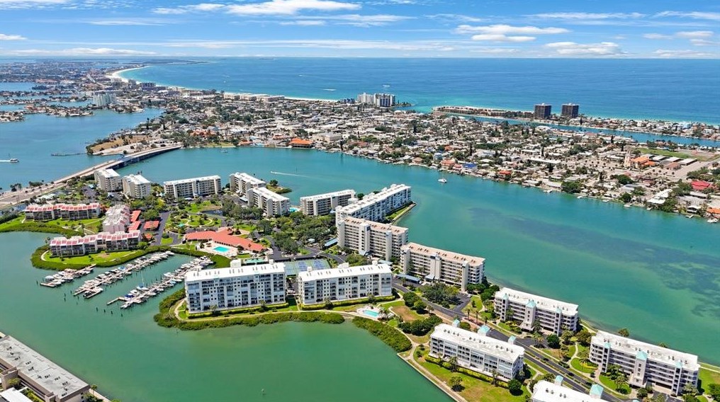 8001 Sailboat Key Blvd, Saint Petersburg FL  33707-4407 exterior