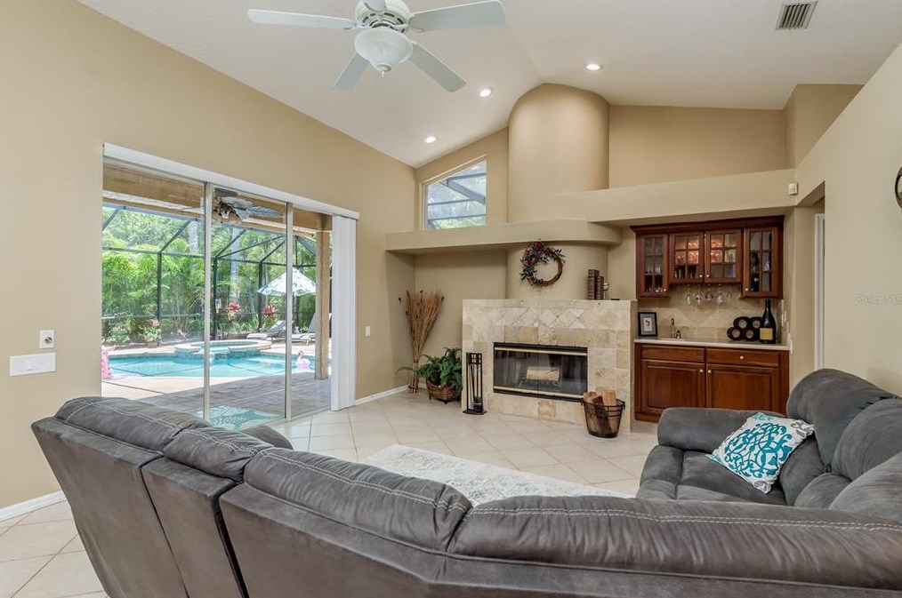 5099 Cross Pointe Dr, Oldsmar FL 34677-5214 exterior