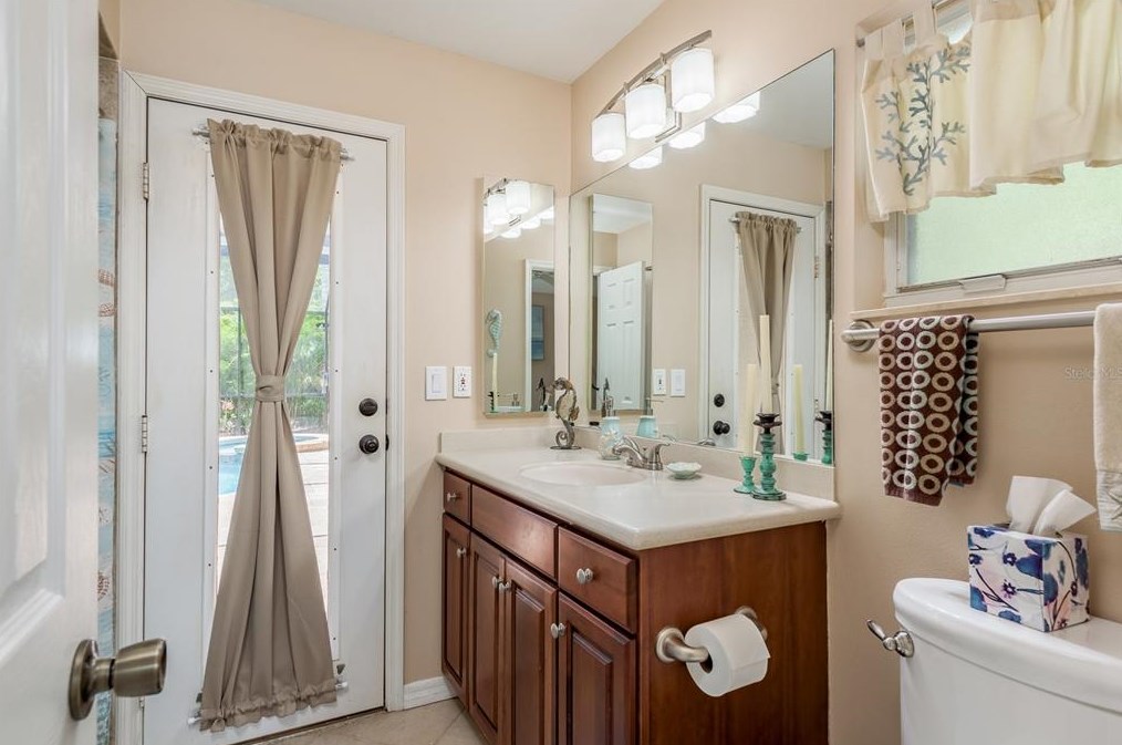 5099 Cross Pointe Dr, Oldsmar FL 34677-5214 exterior